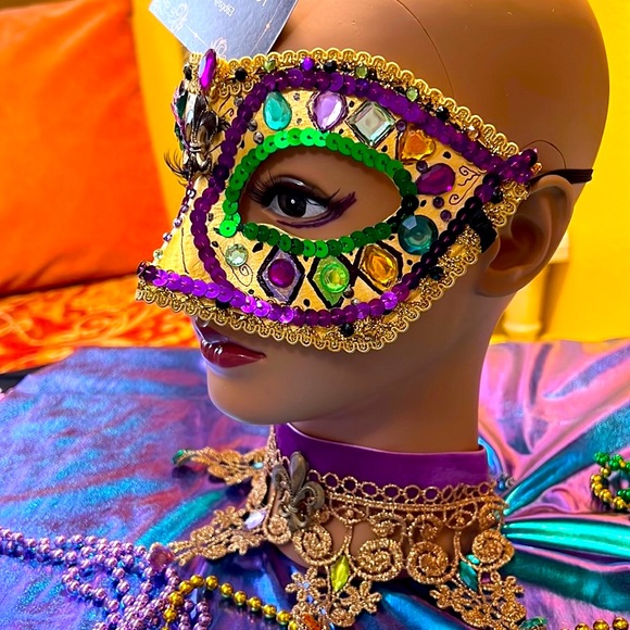 Mardi Gras Mask - Picture 7 of 13